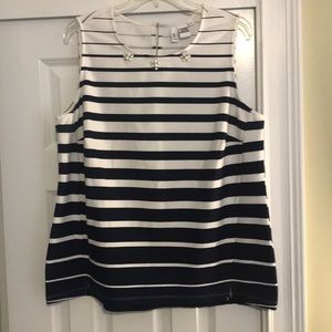 Sleeveless Navy/White knit shell top